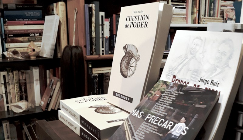 En la librería trotajueves En la librería trotajueves